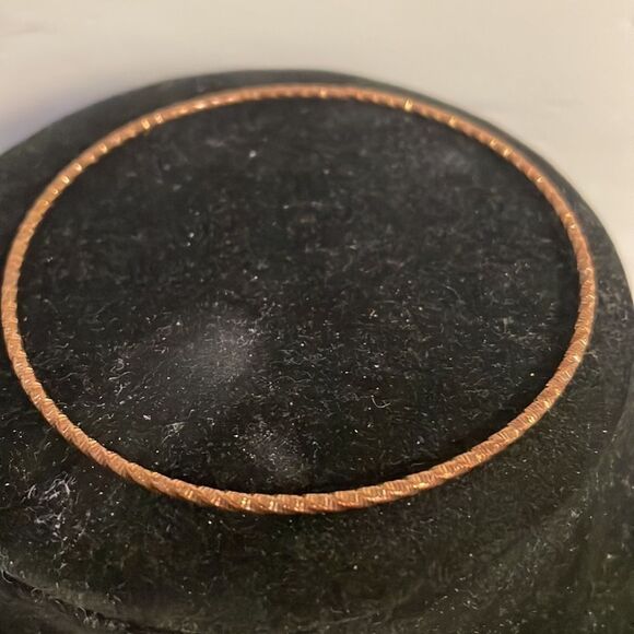 Retro 1990s rose gold tone textured diamond etched stackable bangle bracelet - Picture 3 of 9